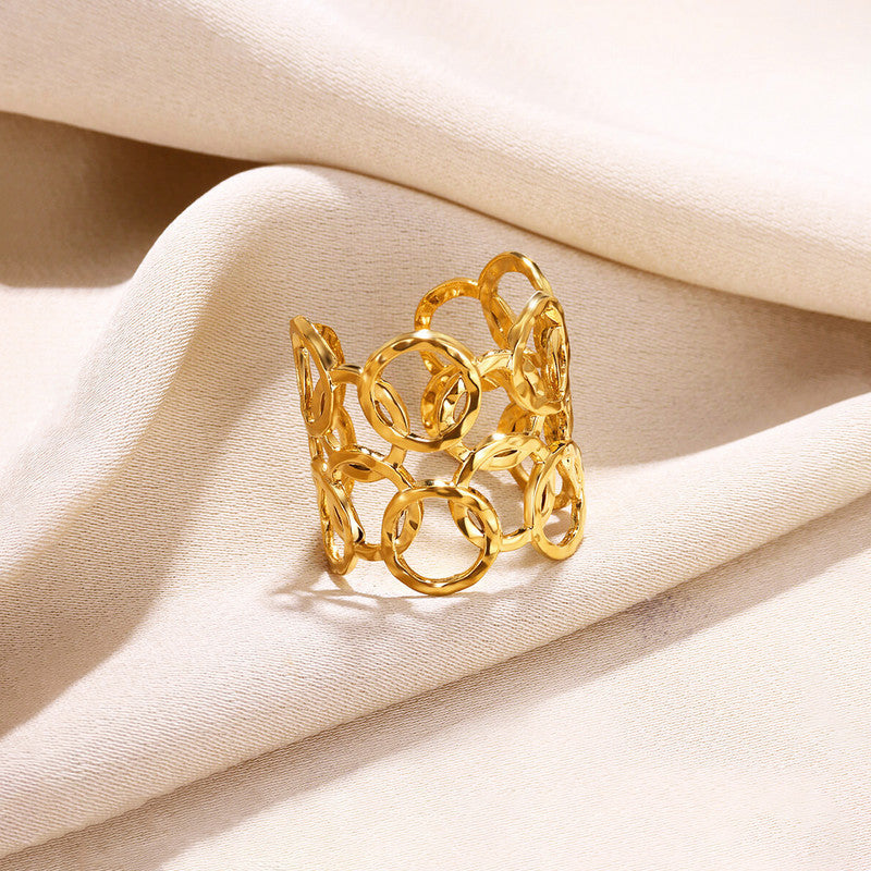 Radiant Loop Harmony Ring