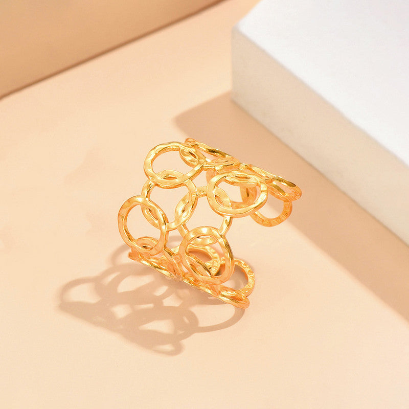 Radiant Loop Harmony Ring
