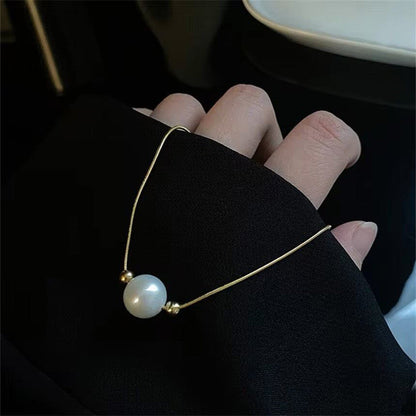 Minimal Gold Necklace with Pearl Accent