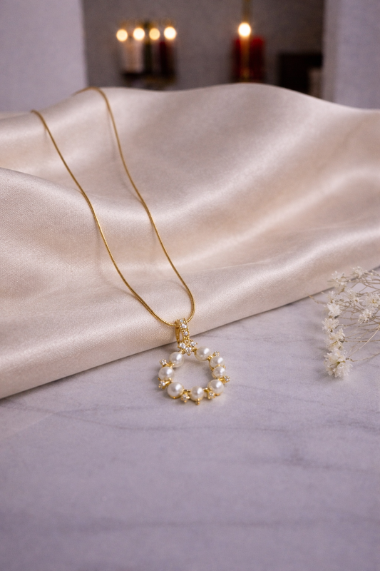 Golden Pearl Circle Pendant Necklace