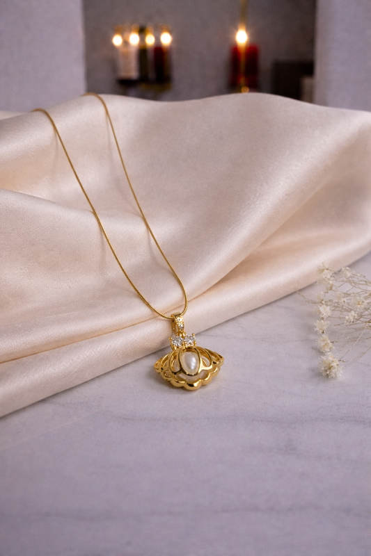 Royal Pearl Bloom Pendant Necklace